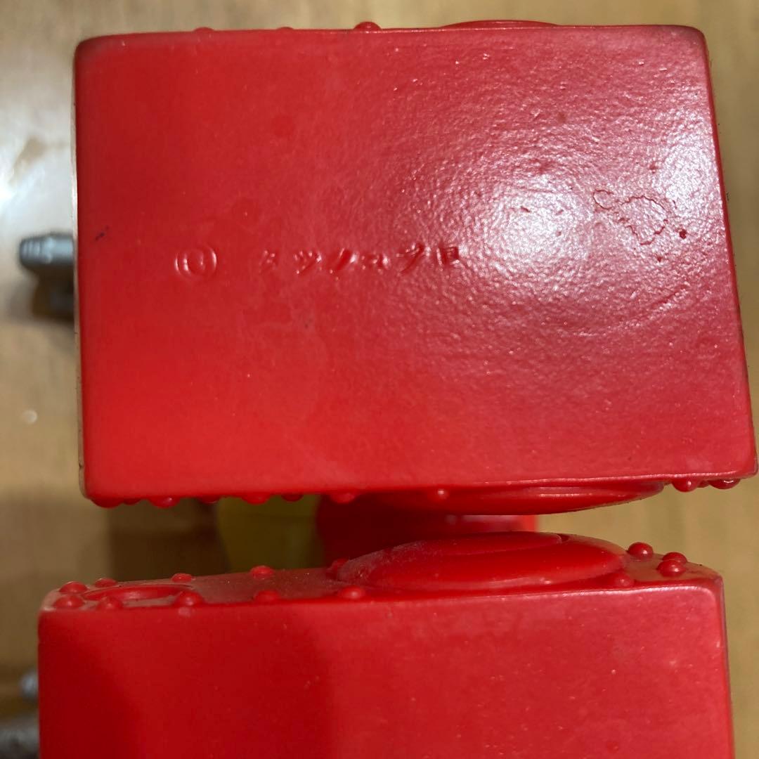 a*k様 赤いロボット型フィギュア