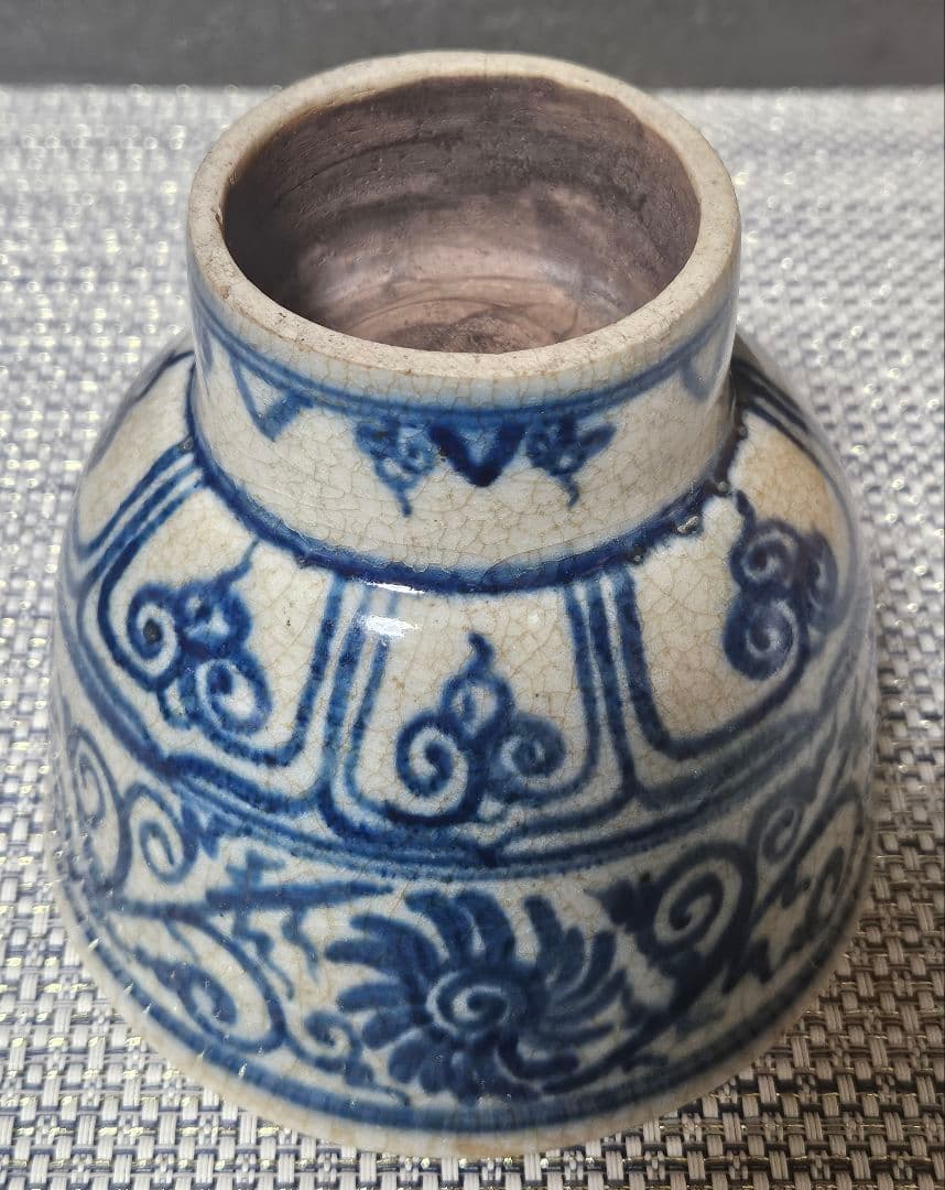 16～17世紀　東南アジア　ベトナム古陶　 安南染付　唐草文　高付き茶碗　伝世品