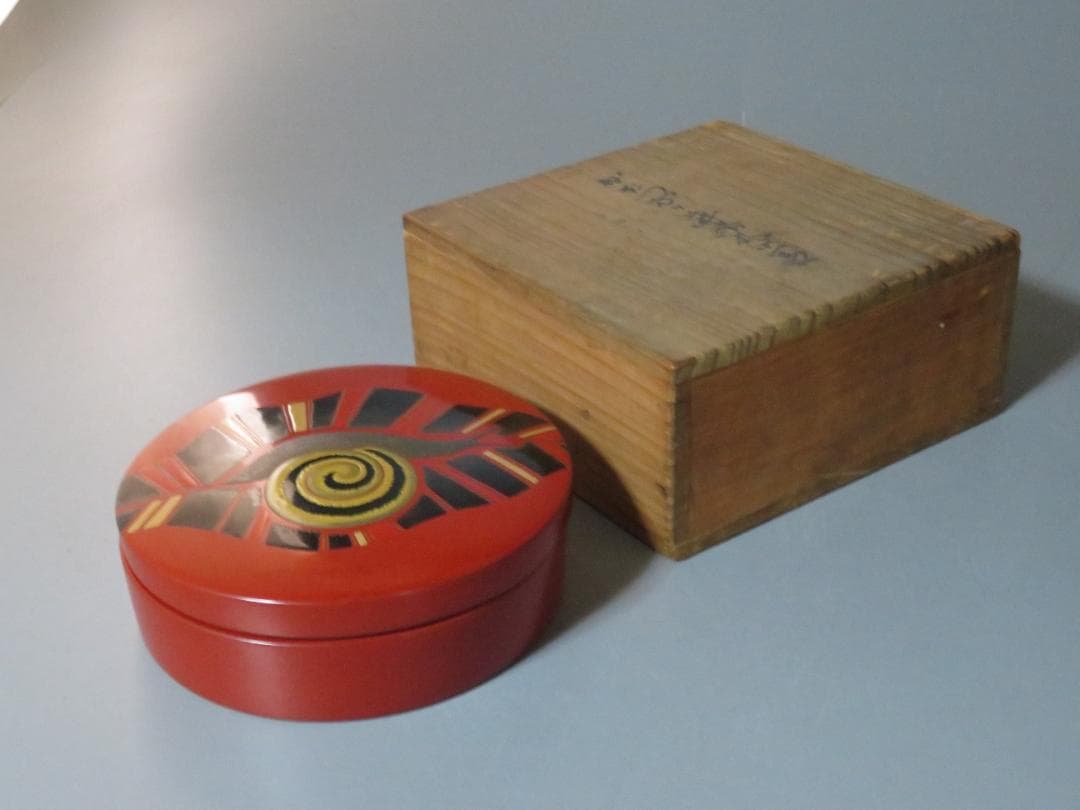 ◆250◆かたつむり蒔絵蓋物　小物入 漆器 燠人