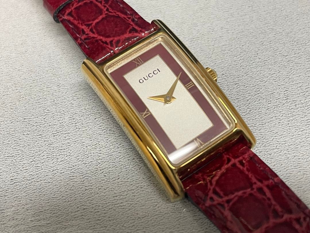 GUCCI グッチ　腕時計　時計　レザー　2600L