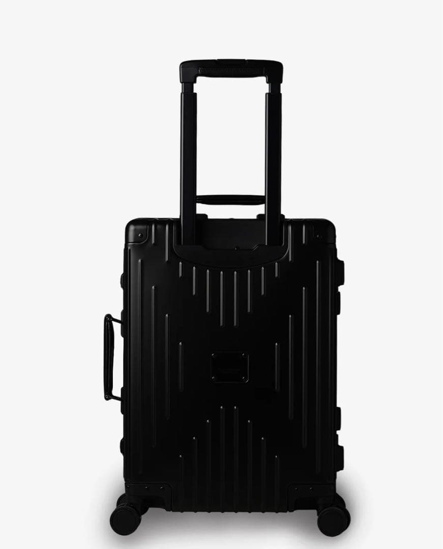 新型・新品未使用 イノベーター・アルミキャリーケース・ステルスブラック36L