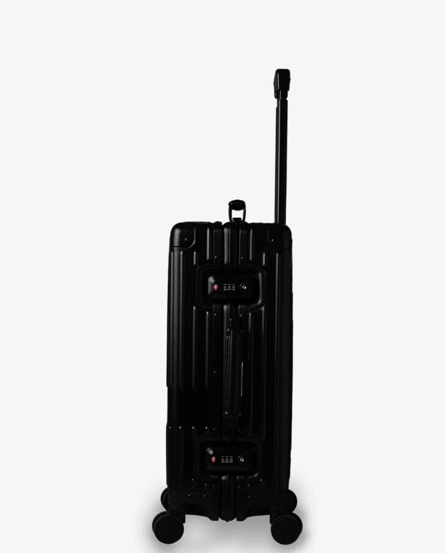 新型・新品未使用 イノベーター・アルミキャリーケース・ステルスブラック36L