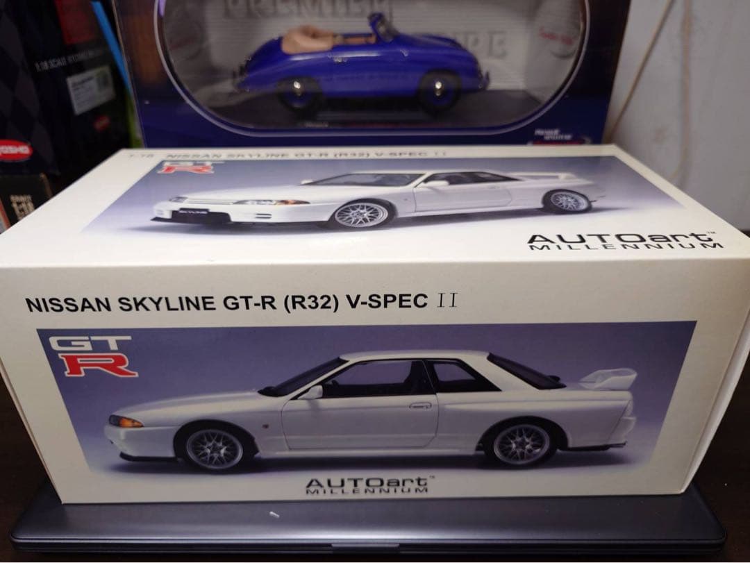 ミニカー Nissan Skyline GT-R (R32) V-Spec II 1/18