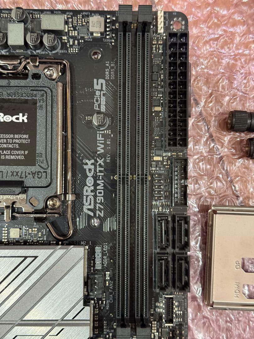 ASRock Z790M-ITX WiFi マザーボード