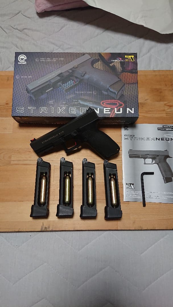 Carbon8 STRIKER NEUN ガスガン マガジン4個付き