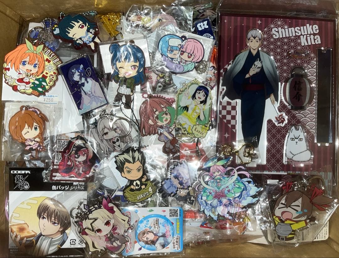 ノンジャンル 缶バッジ アクキー 900点以上 大量 まとめ売り 紙類無し