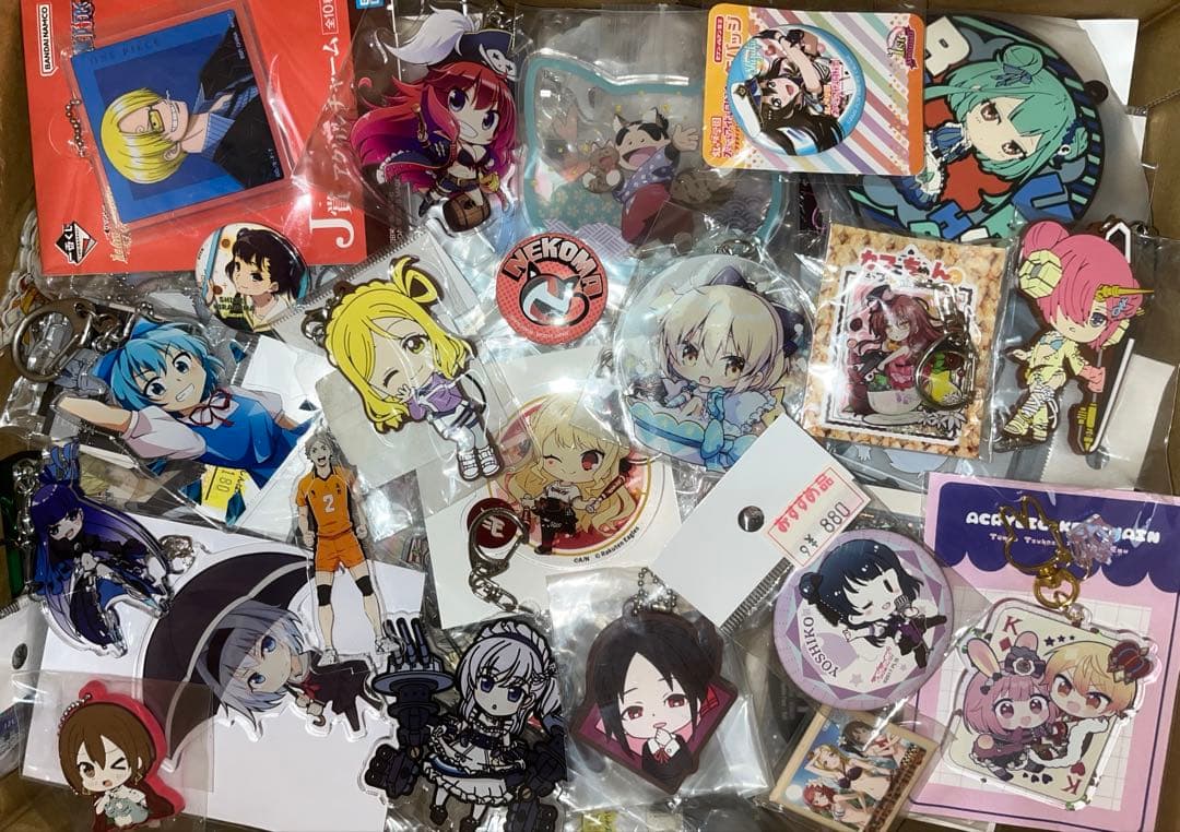 ノンジャンル 缶バッジ アクキー 900点以上 大量 まとめ売り 紙類無し