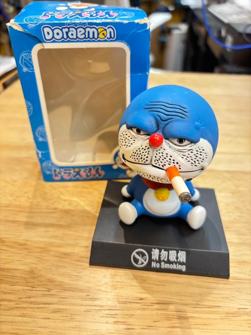 ドラえもん 喫煙中 フィギュア 元箱付き