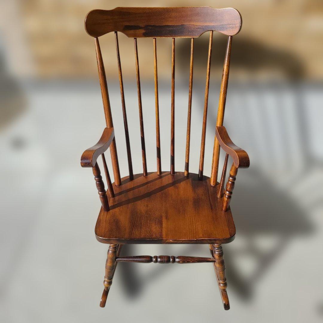 ✨希少✨木製ロッキングチェア クラシックデザイン 肘掛け付き