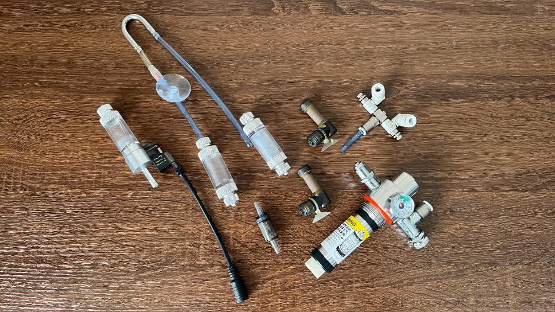 60cm水槽、クーラー、外部フィルター、化学式co2添加、その他！引取りok