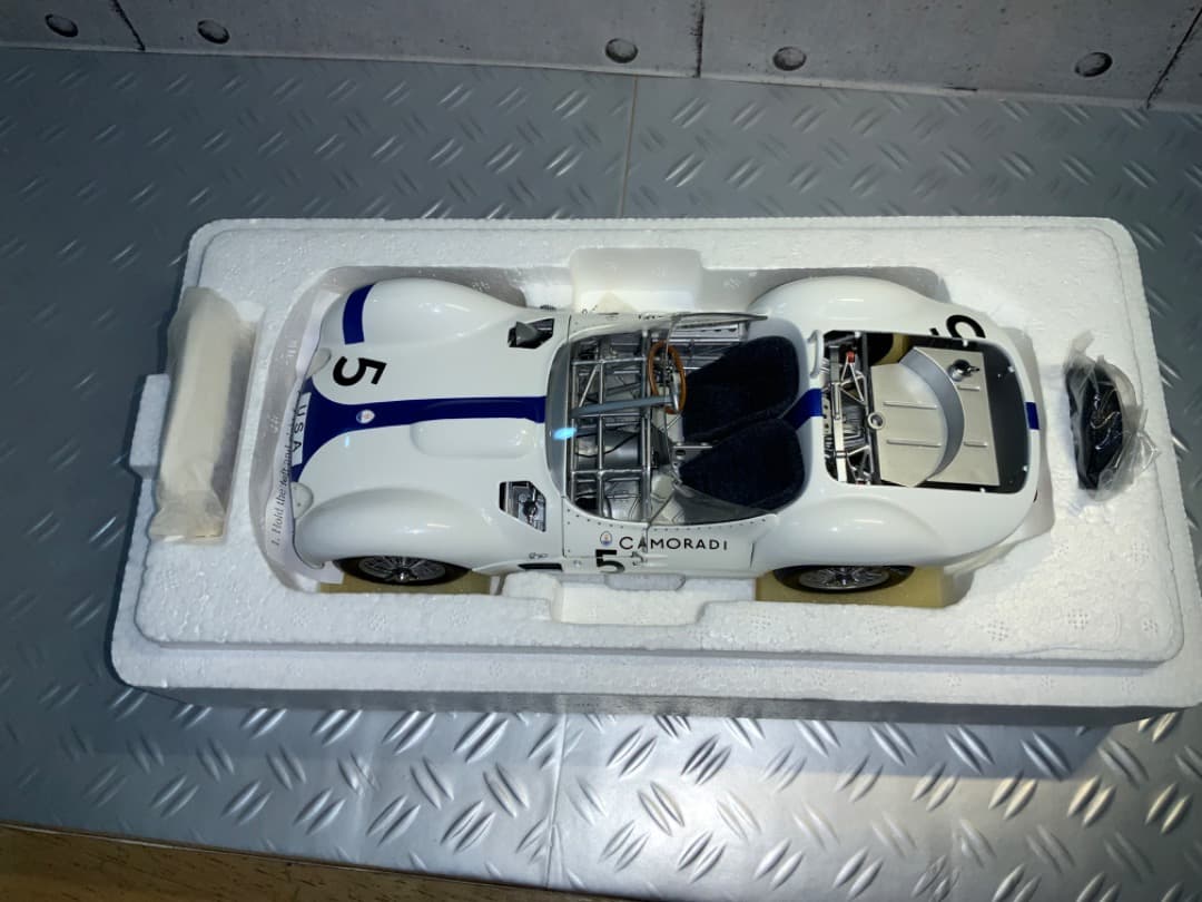 ミニカー　1/18 マセラティー　ティーポ61 ミニチャンプス