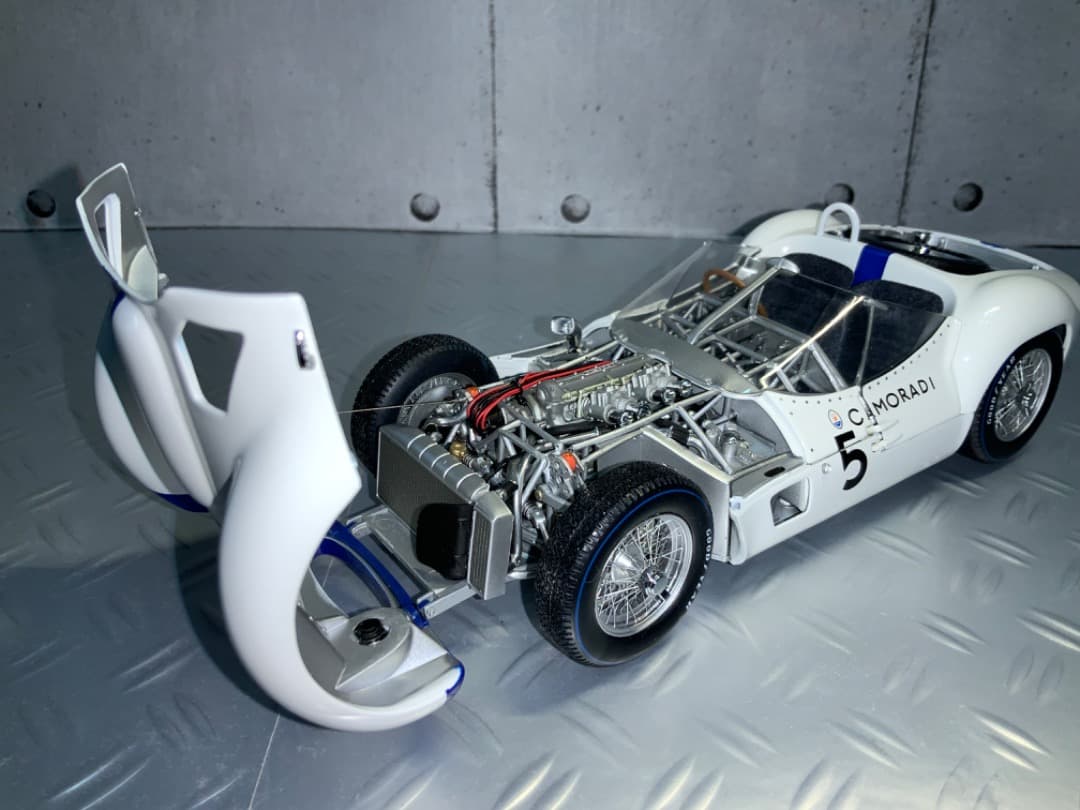 ミニカー　1/18 マセラティー　ティーポ61 ミニチャンプス