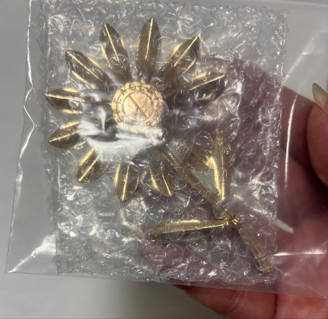 ミ*ー様 G-DRAGONデイジーブローチ