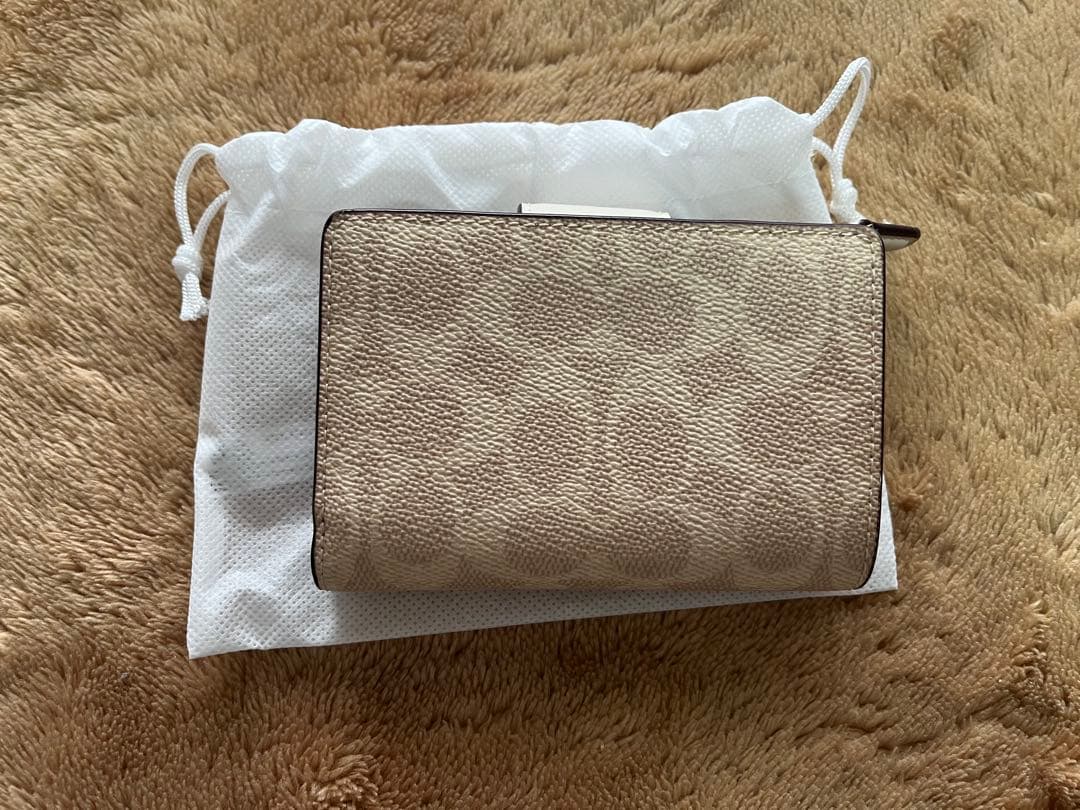 現状維持 COACH 二つ折り財布 ベージュ