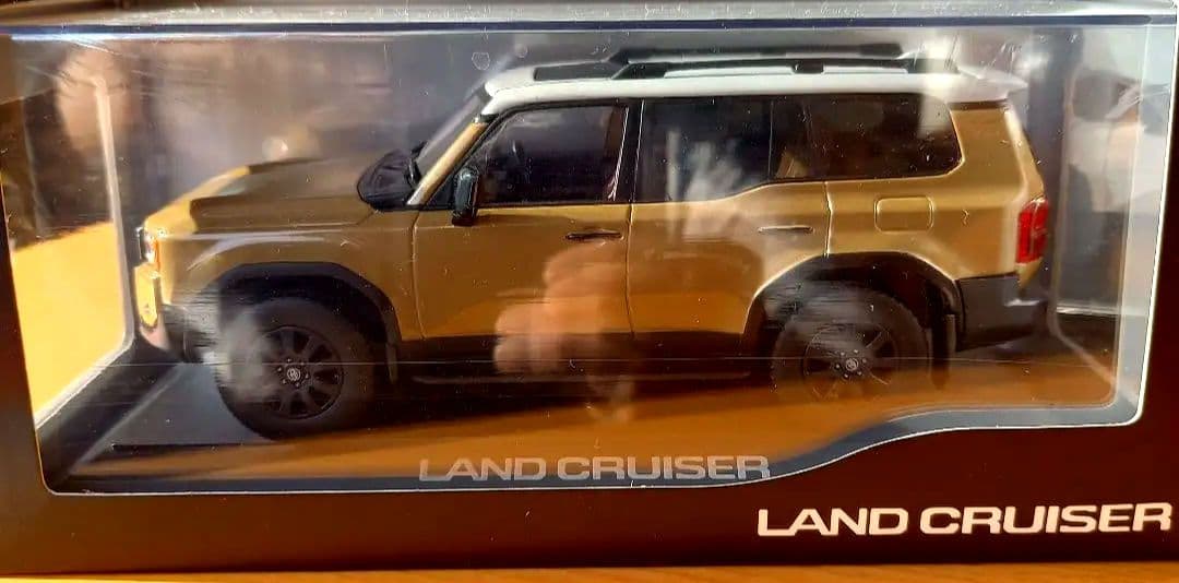 ランクル250 1/30クリアケース入ミニカー9台セット