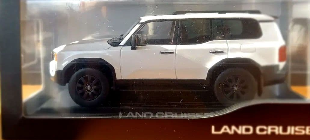 ランクル250 1/30クリアケース入ミニカー9台セット