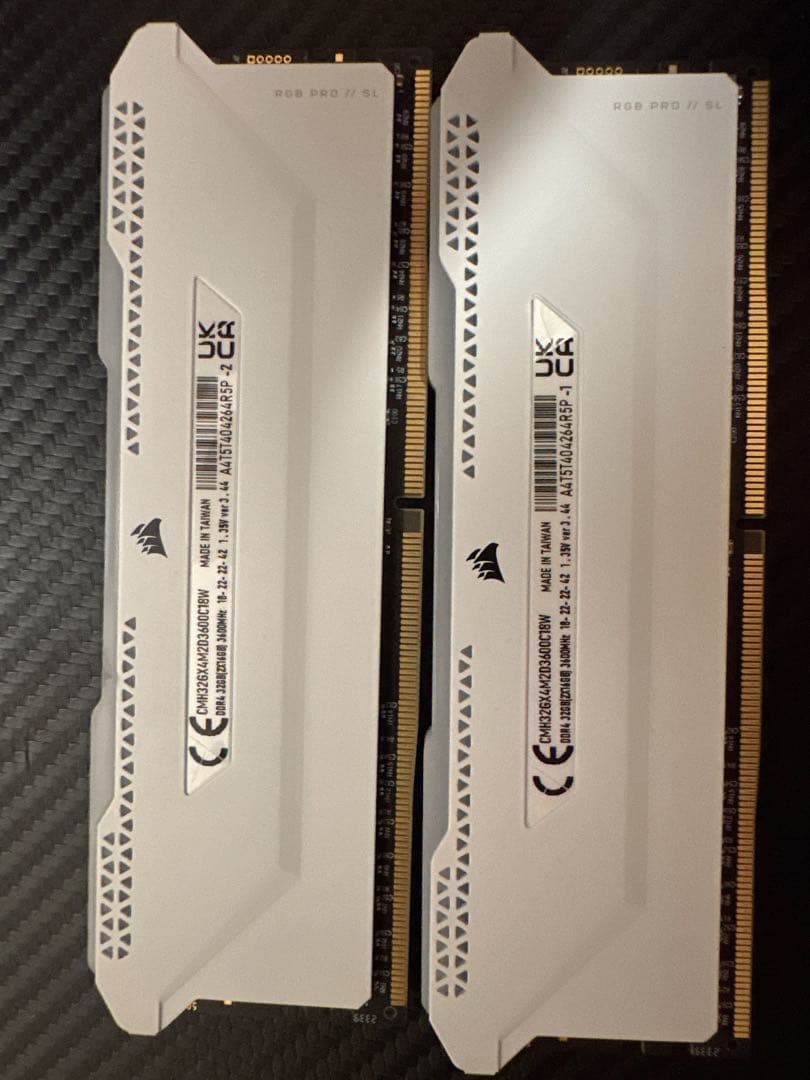 CORSAIR メモリ DDR4-3600 C18 16GBx2枚 RGB