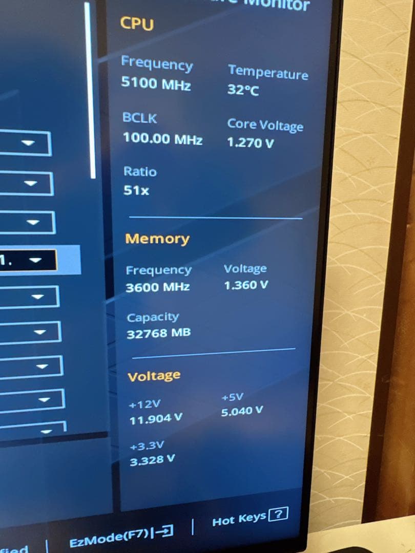 CORSAIR メモリ DDR4-3600 C18 16GBx2枚 RGB