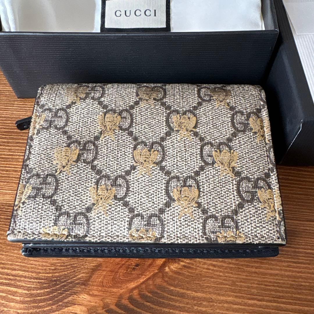 GUCCI GGパターン 二つ折りミニ財布ビー　ハチ
