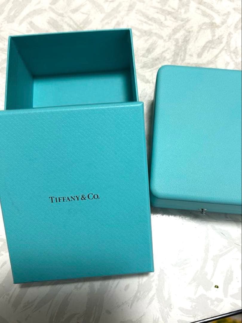 【AIRI】ティファニー　Tワンフープピアス　イエローゴールド