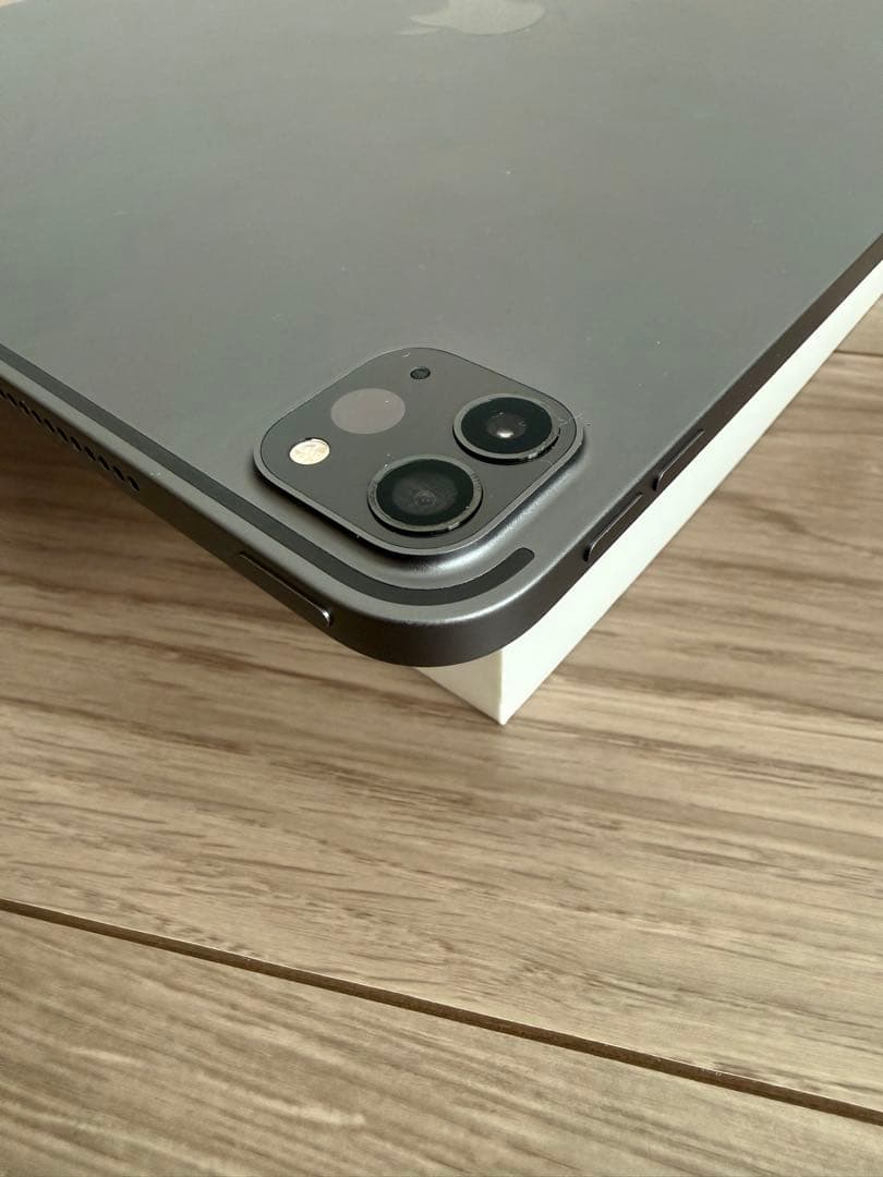 iPad Pro 12.9インチ　第五世代　128GB マジックキーボード