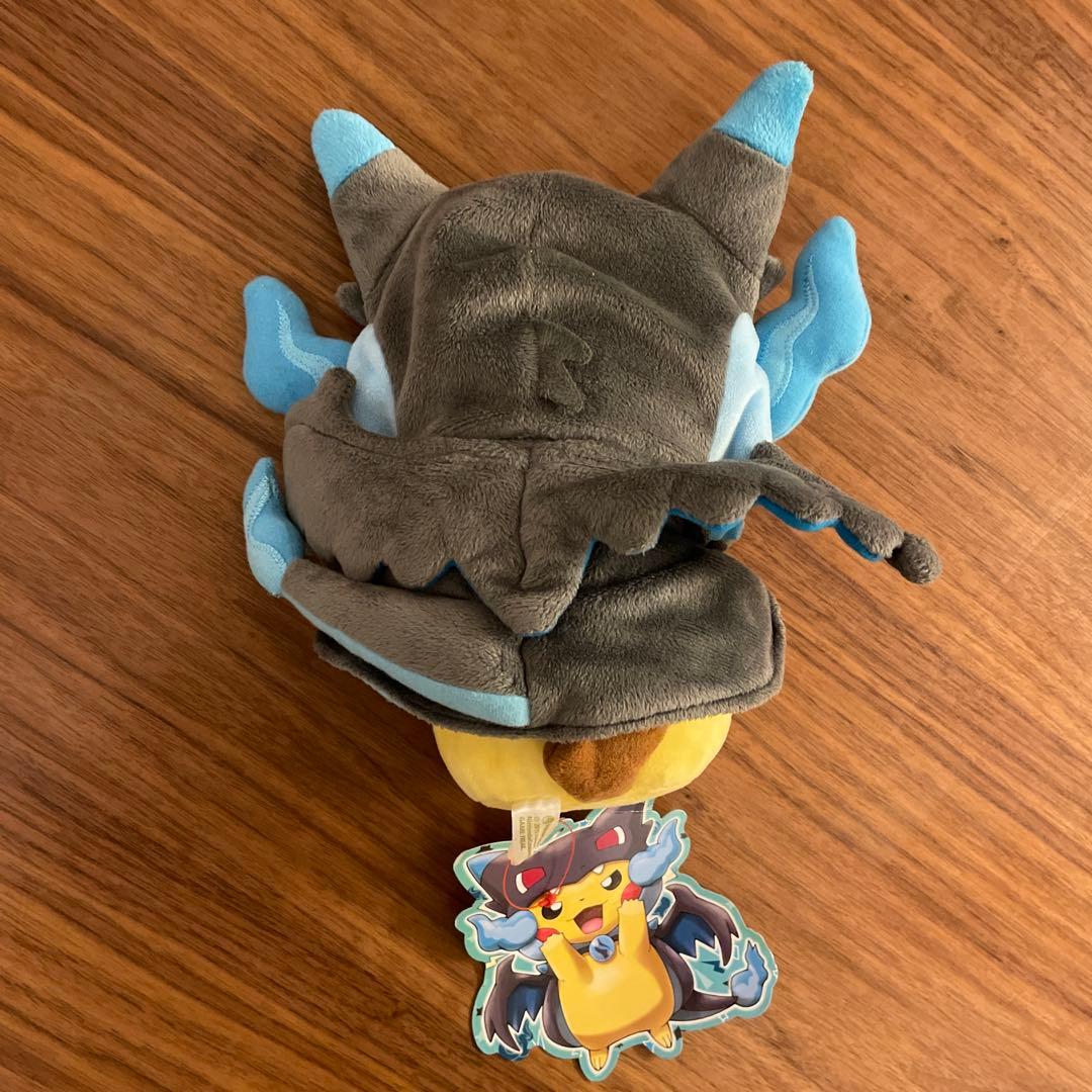 ポケモンセンター 限定 ぬいぐるみ メガリザードンXのポンチョを着たピカチュウ