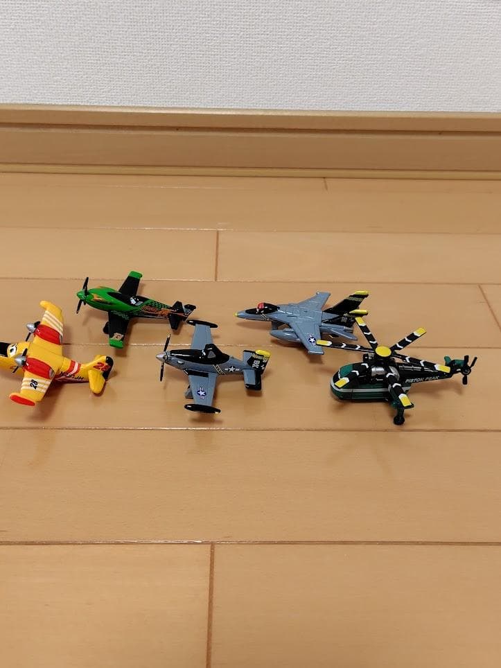 【レア・美品・送料無料】カーズ トミカ Planes １５個セット　バラ売り不可