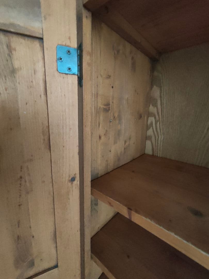 きょんきょんです　　送料込み　無垢パイン キャビネット アンティーク