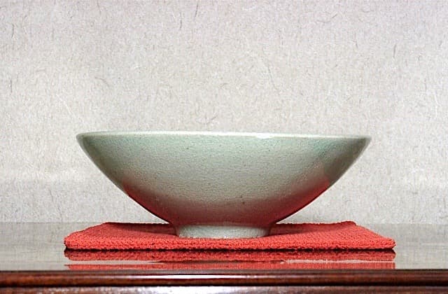 高麗　安 東五 作　雲鶴青磁　茶碗　無傷　箱無　保証。