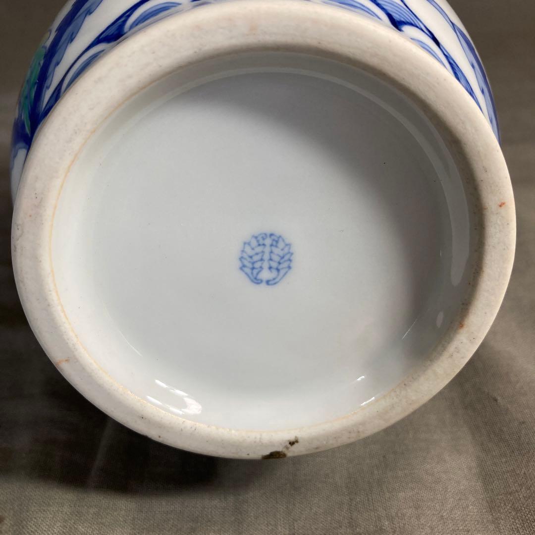 【市川光春】色鍋島の伝統　鍋島藩窯　御庭窯　市川光春作　波地紋花絵　花瓶