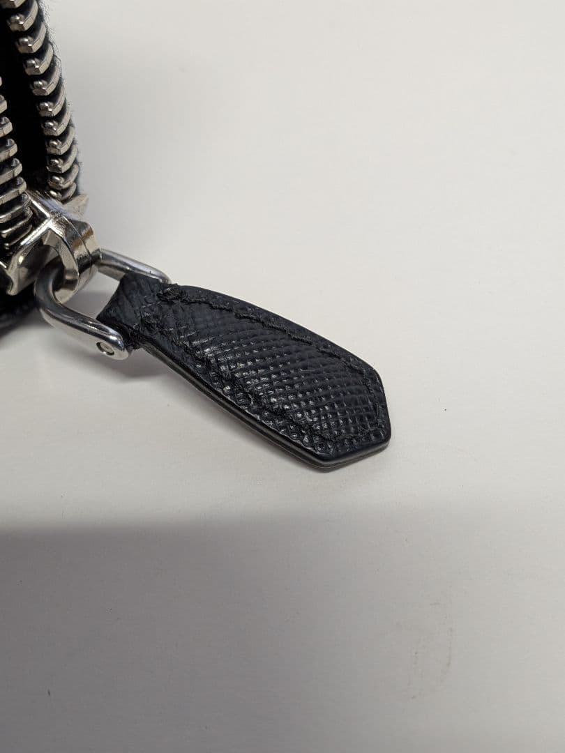 ひろす様　PRADA プラダ ケース