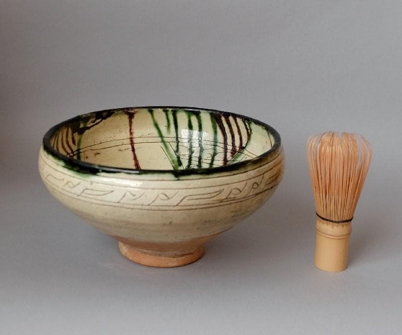 ☆☆☆イスラム陶☆二彩・線刻の花文の鉢