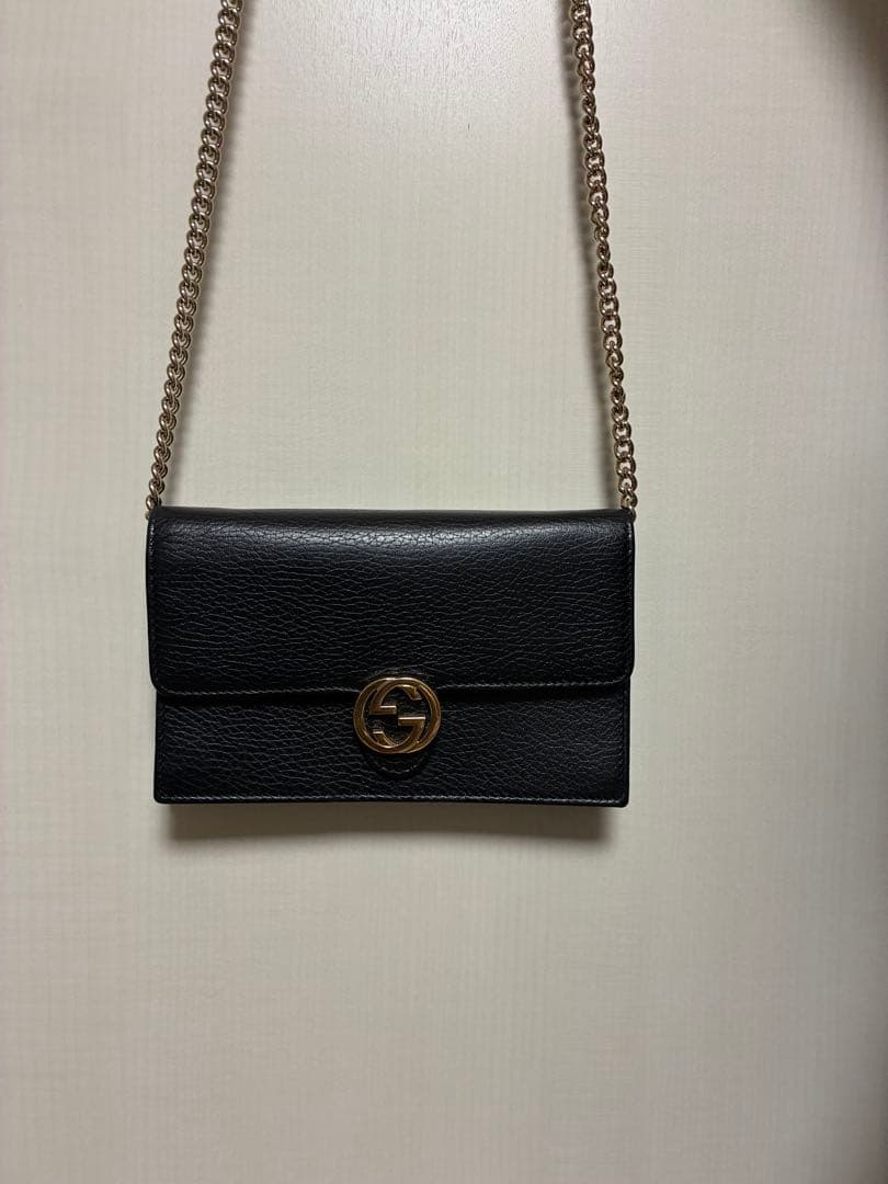 GUCCI ブラックレザー ショルダーバッグ　グッチ チェーンウォレット　財布
