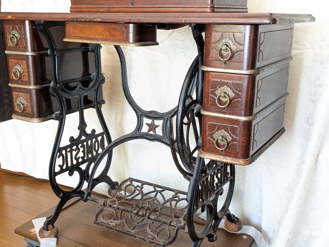 足踏みミシン　レトロ　希少な引出し6個タイプ　星のマーク