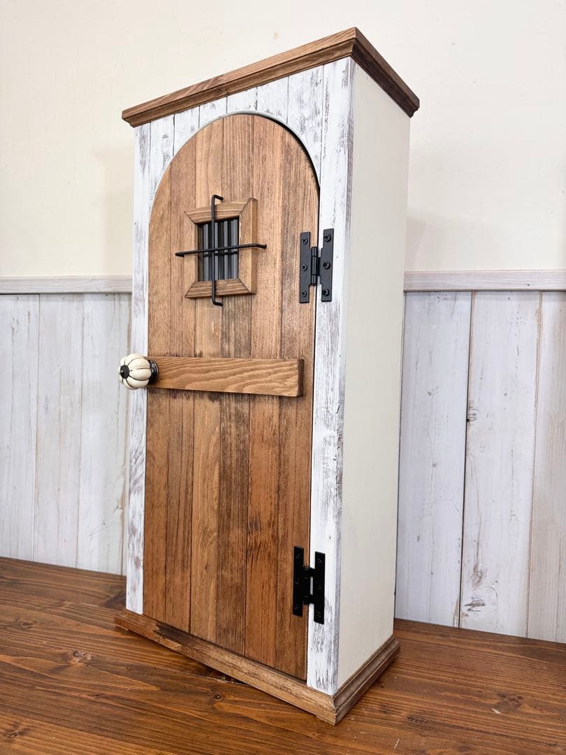 【1点のみ】アンティークの扉のようなキャビネット　試作デザインのためお値引き