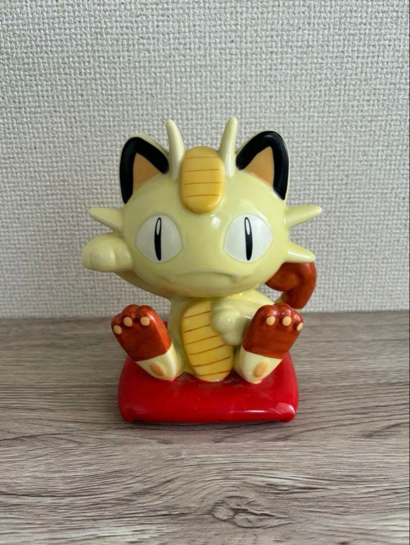 ポケットモンスター　てまねきニャース　貯金箱　座布団(赤)