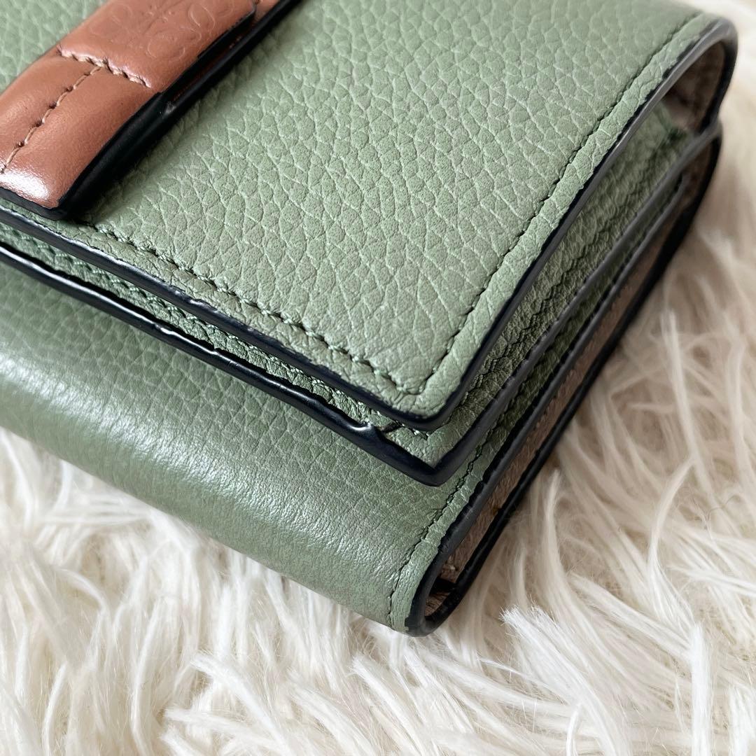 LOEWE 三つ折り財布　コンパクト　アナグラム トライフォールド グリーン