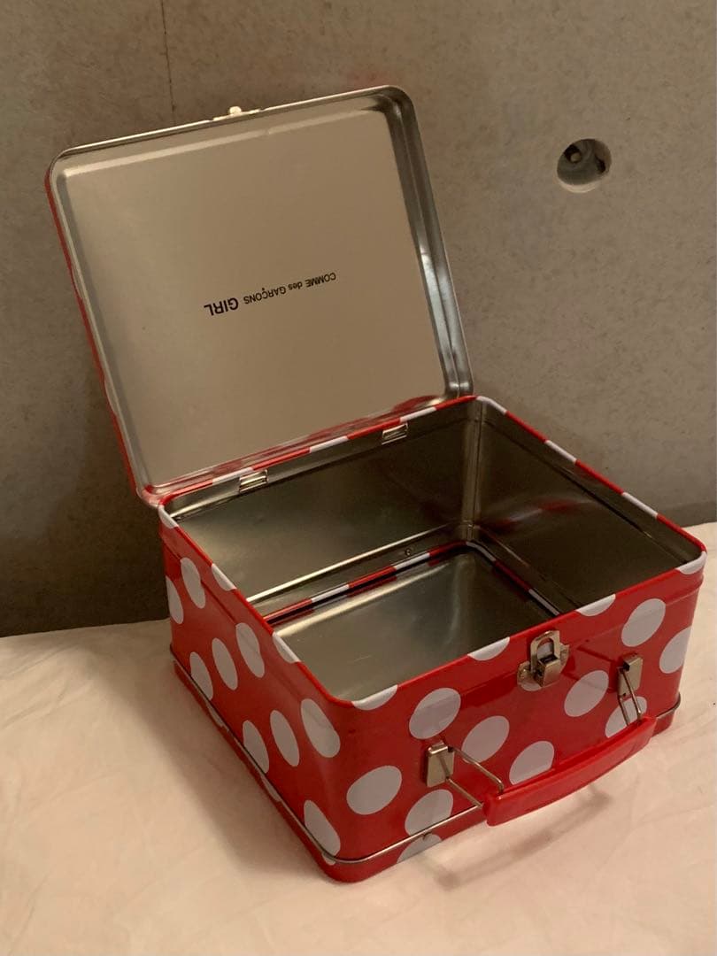 comme des garçons 水玉の金属製ボックス