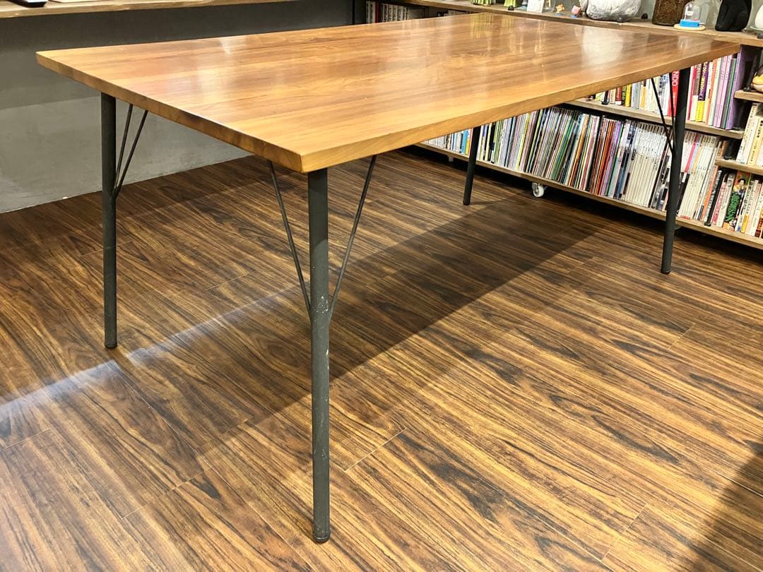 ウォールナット調ダイニングテーブル　アイアン4本脚