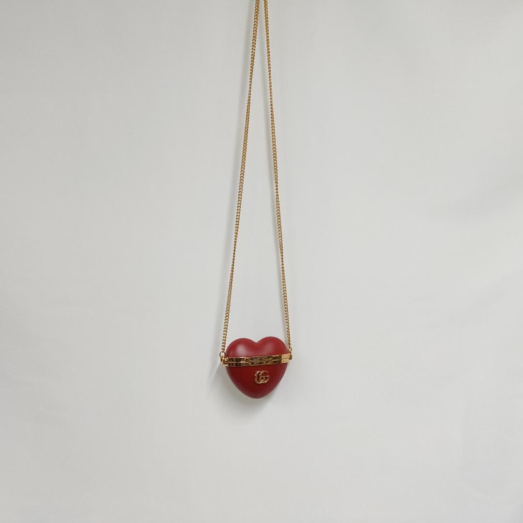 ○★新品未使用 グッチ GGマーモント ハートシェイプエアーポッズケース レッド