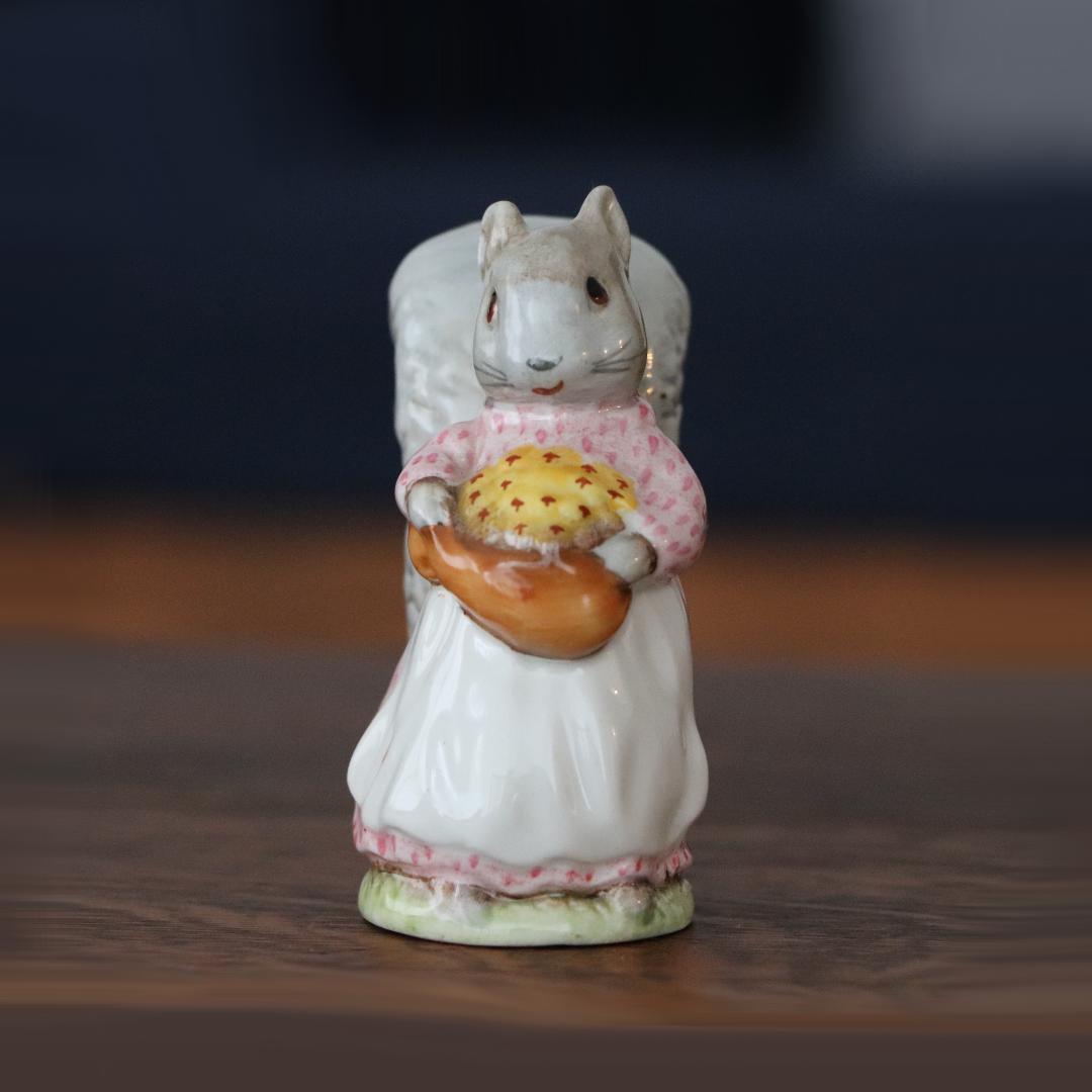 BESWICK ENGLAND Goody Tiptoes 陶器オブジェ