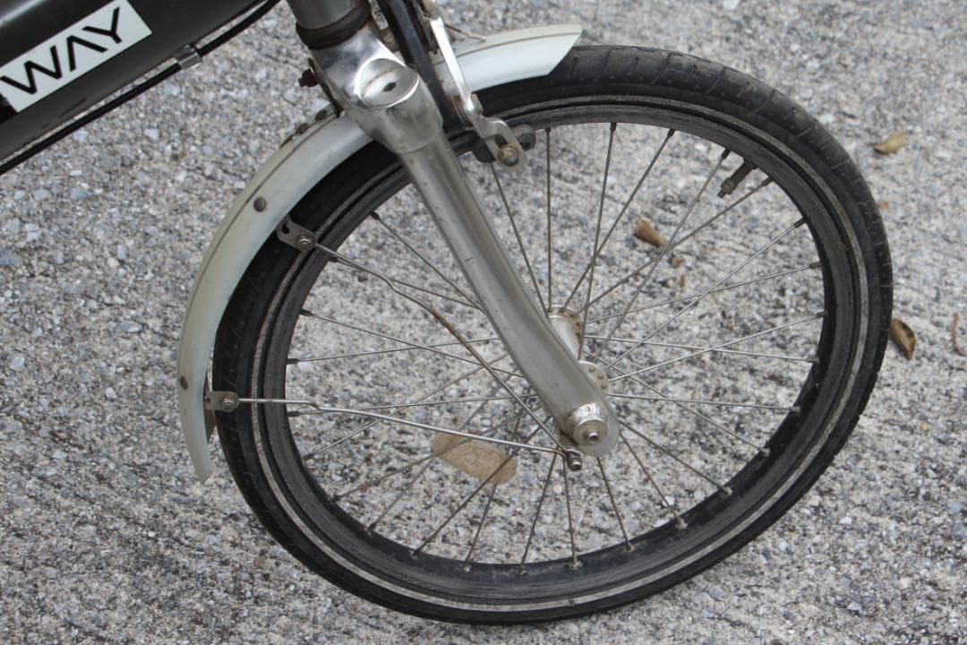 引き取り限定♪人気のGIANT♪HALF WAY♪目立つ片持ち式前後ホイール♪