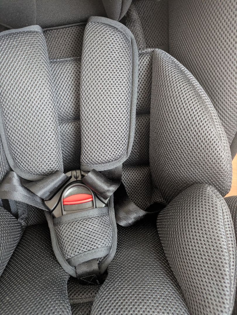 EasyPit 車用チャイルドシート ブラック　シートベルト式