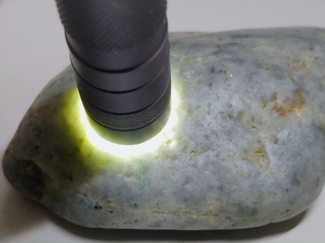 糸魚川134 翡翠 378g ヒスイ 原石 鑑賞石 自然石 誕生石 鉱物 鉱石