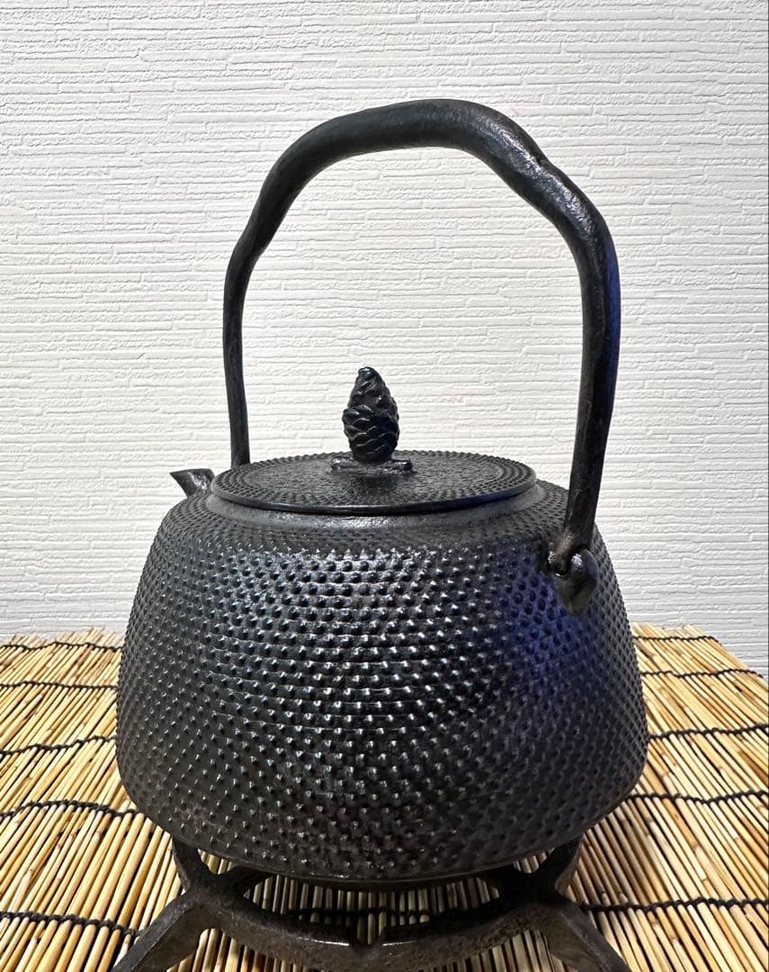 未使用品、長期保管品、栞付　南部岩鋳造　１５型九重アラレ　南部鉄瓶　南部鉄器