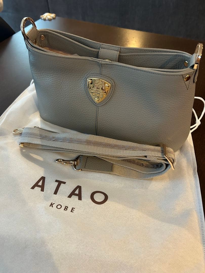 かずのこ✨ほぼ新品！超美品✨ATAO グレー レザー ショルダーバッグ