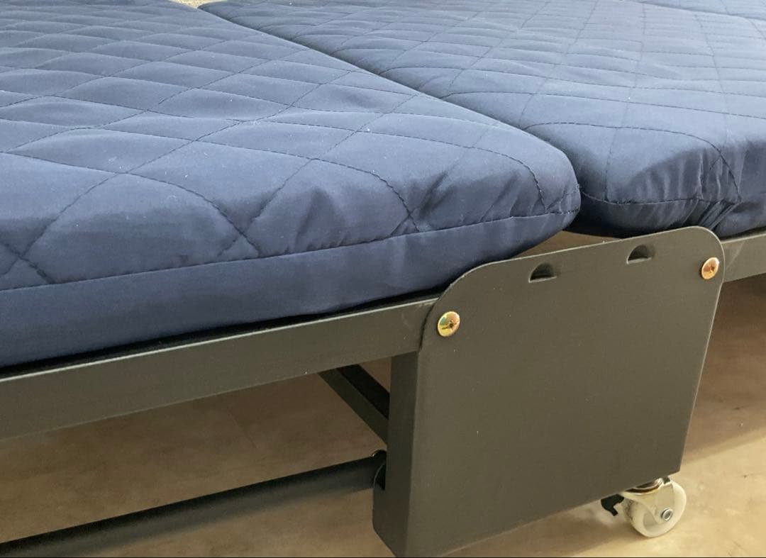 【未使用品】折りたたみベッド　3つ折り　シングルベッド