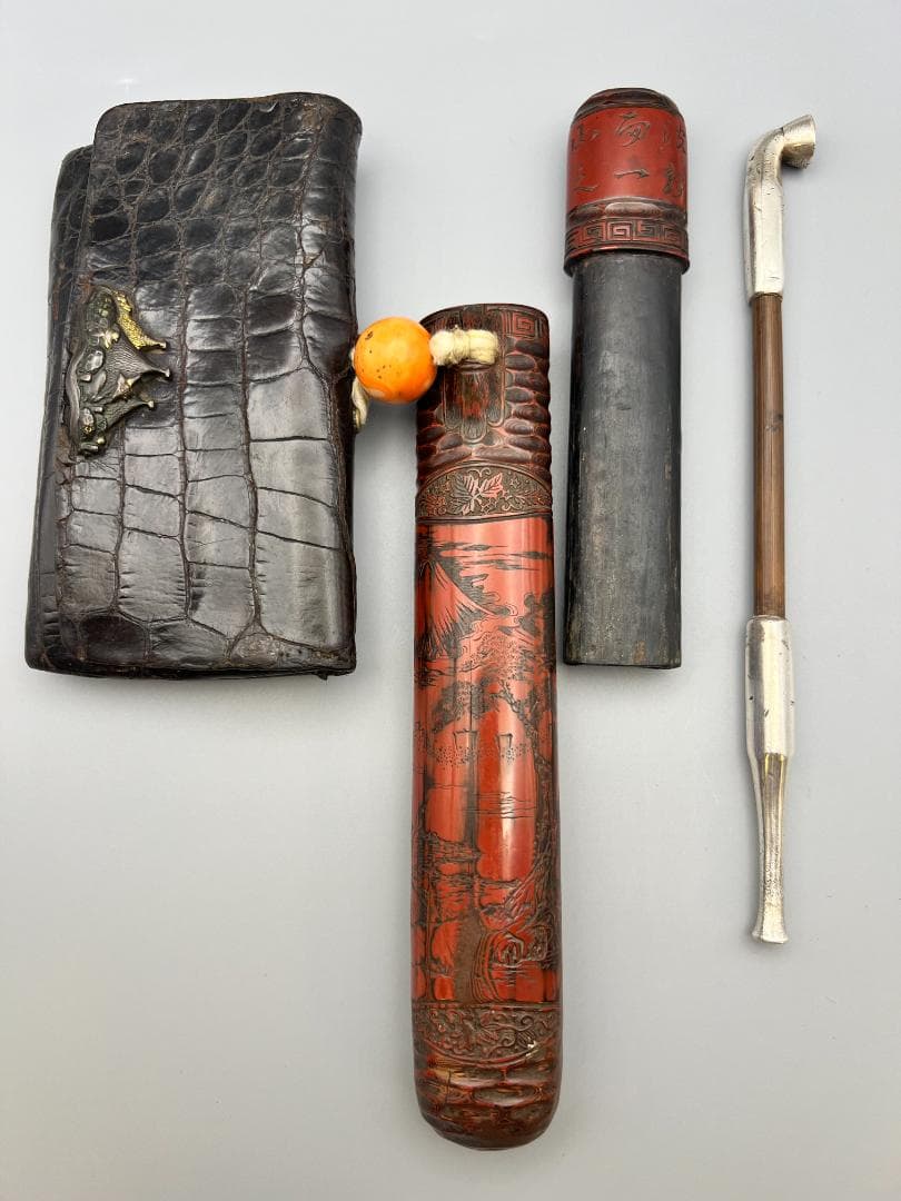 江戸明治時代　極上山水詩堆朱絵　秀心翁在銘　タバコ入　大玉珊瑚根〆　銀製キセル