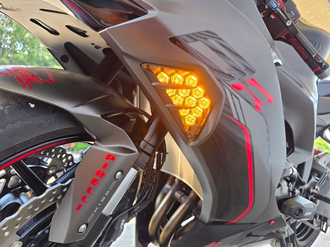 TST　カワサキ　Ninja用フロントウインカー