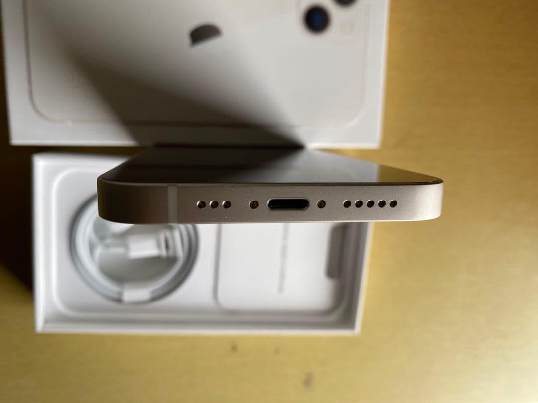 Apple iPhone 13 128GB スターライト 海外シンガポール 新同